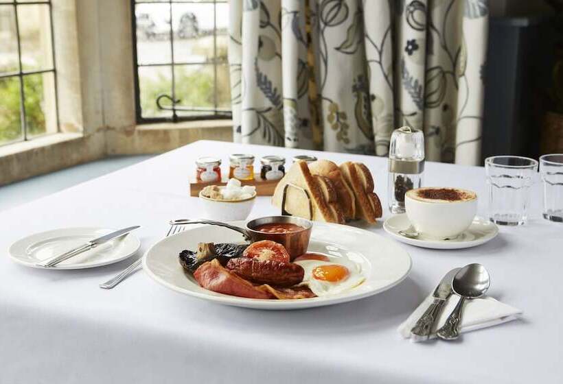 تختخواب و صبحانه The Old New Inn