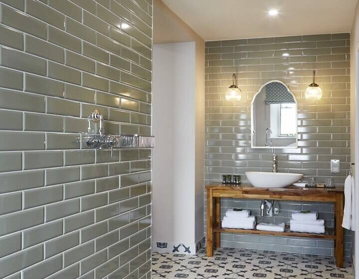 تختخواب و صبحانه The Old New Inn