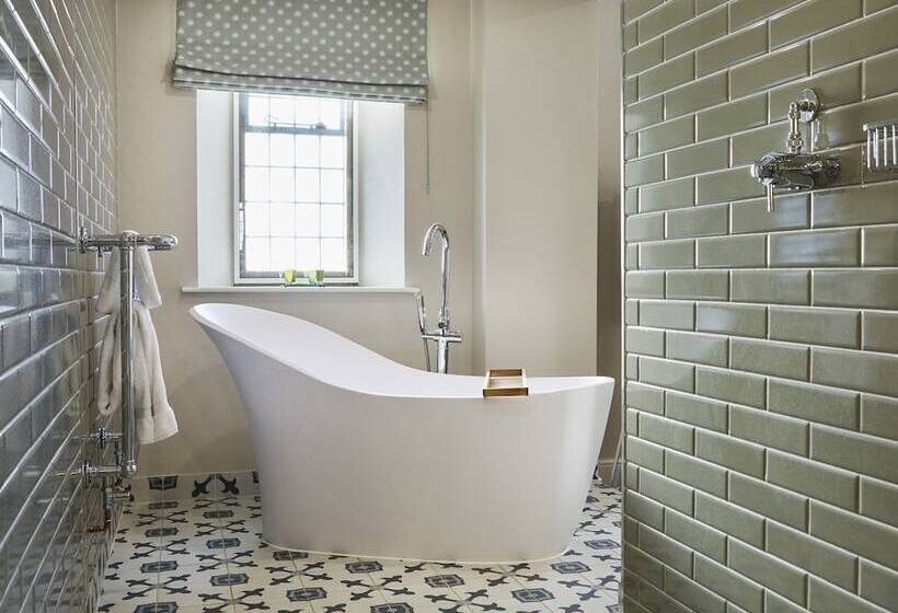 تختخواب و صبحانه The Old New Inn