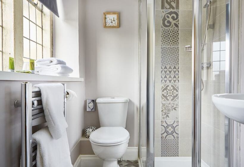 تختخواب و صبحانه The Old New Inn