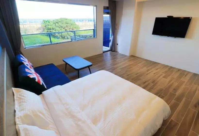 تختخواب و صبحانه Two Home Inn