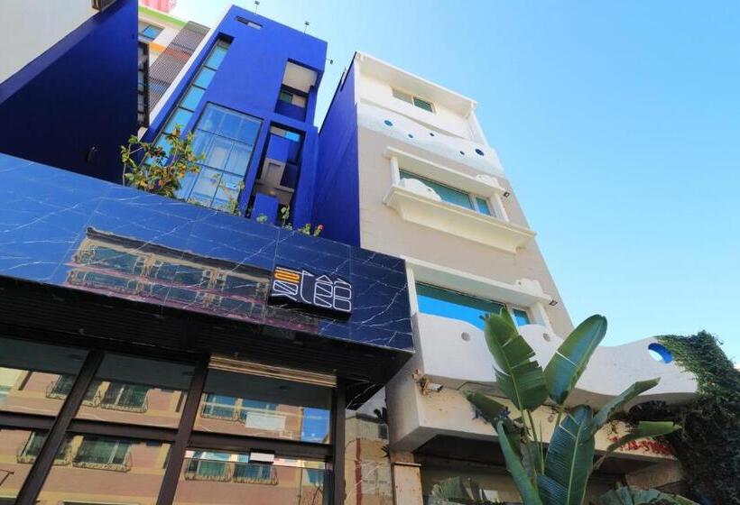 تختخواب و صبحانه Two Home Inn