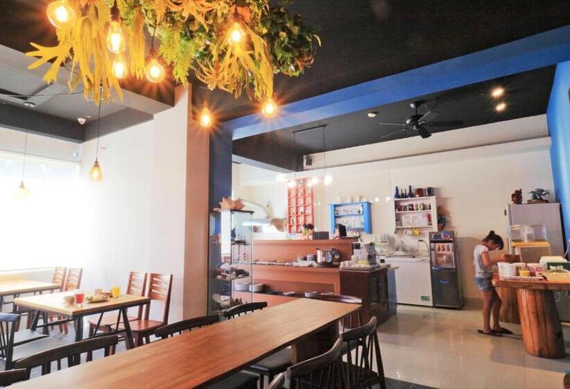 تختخواب و صبحانه Two Home Inn