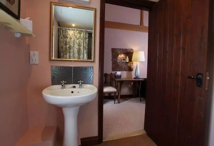 Cornfields Hotel & Restaurant