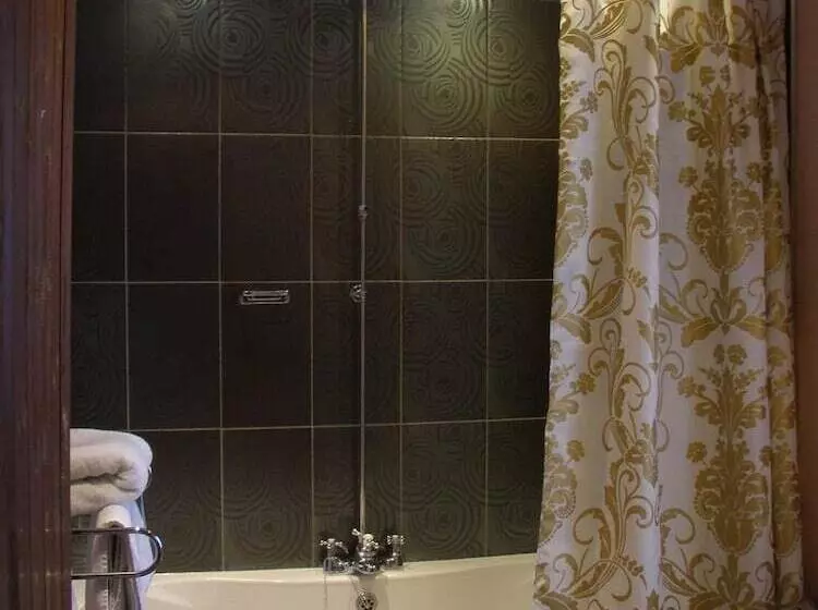 Cornfields Hotel & Restaurant