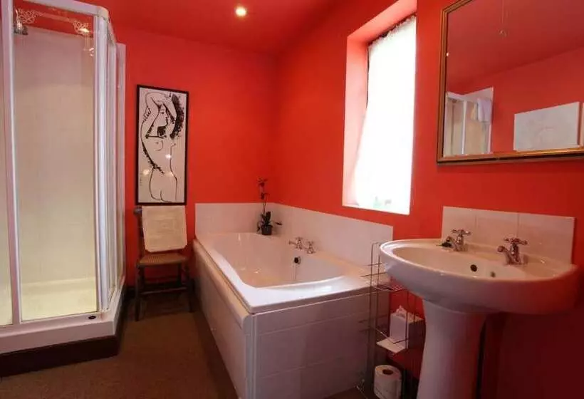 Cornfields Hotel & Restaurant