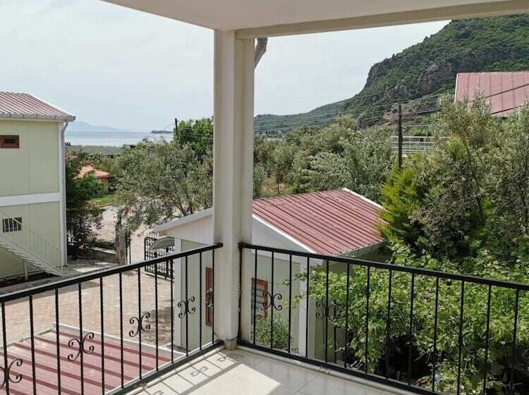 مسافرخانه Assos Livza Butik & Apart Otel