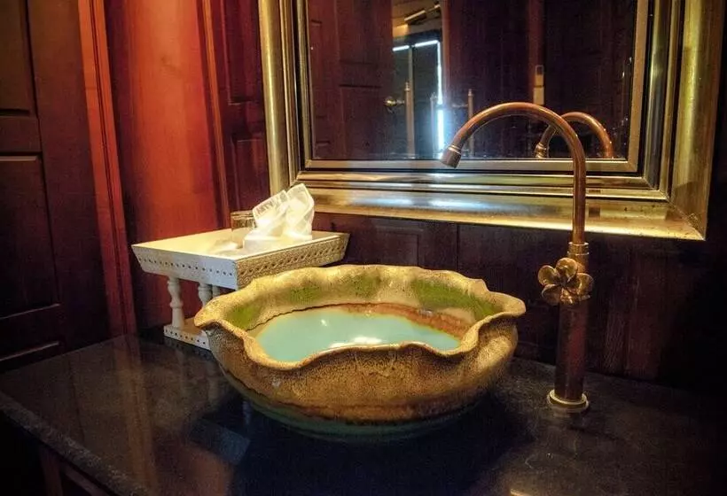 Hotelli Amara Villa Khao Ka Lok