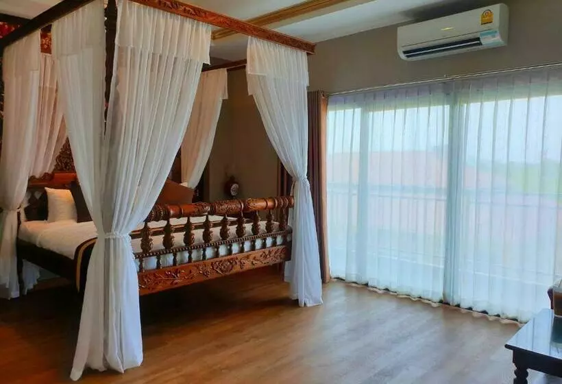 ホテル Chunlee Grand Korat