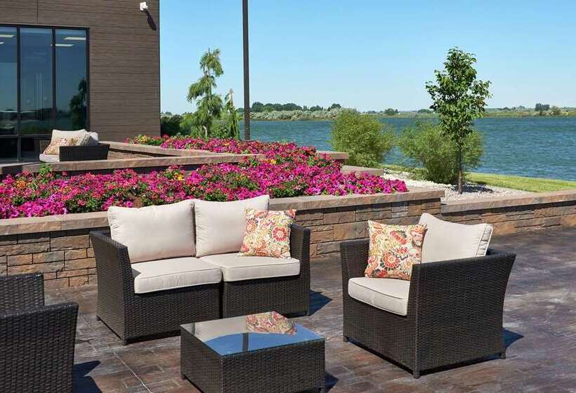 Отель Hampton Inn By Hilton Burley