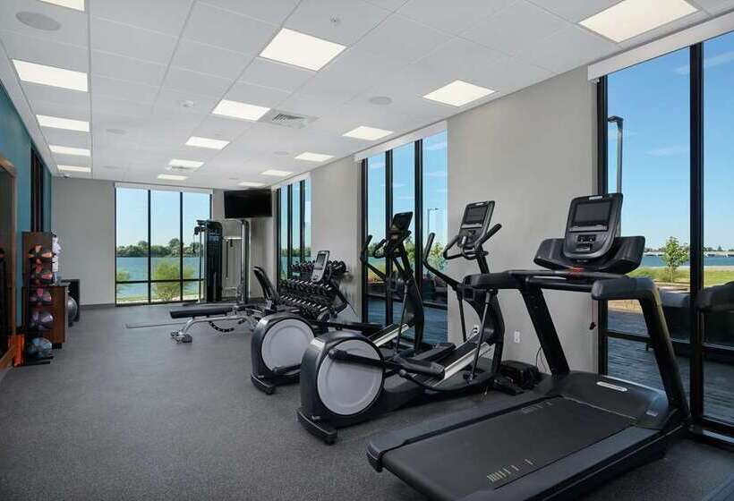 Отель Hampton Inn By Hilton Burley