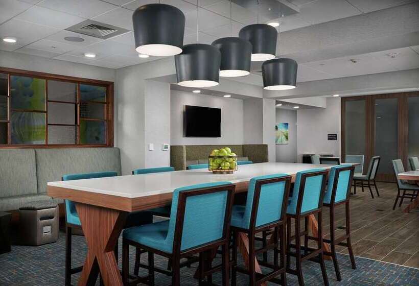 Отель Hampton Inn By Hilton Burley