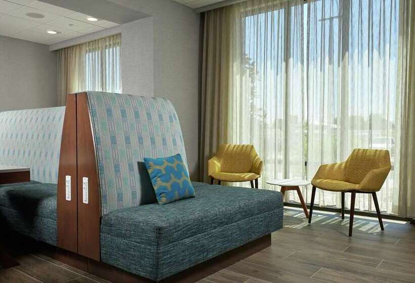 Отель Hampton Inn By Hilton Burley