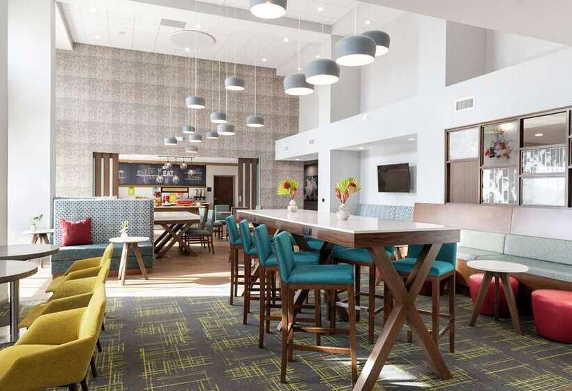 Отель Hampton Inn & Suites Pittsburgh New Stanton