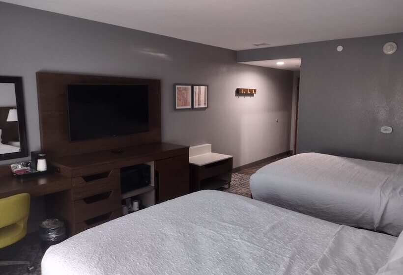 בית מלון כפרי Hampton Inn & Suites Pittsburgh New Stanton