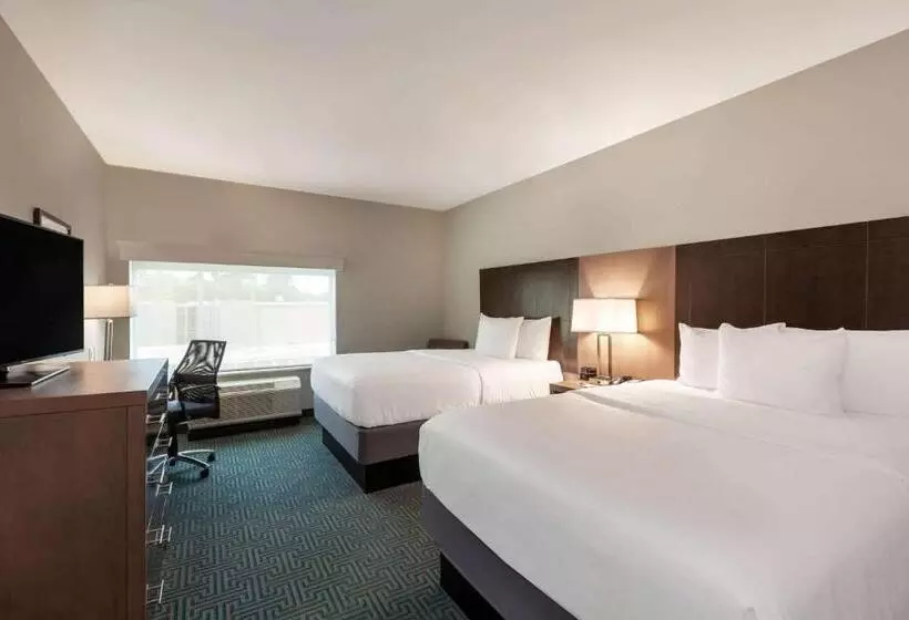 هتل La Quinta Inn & Suites By Wyndham Lafayette Oil Center
