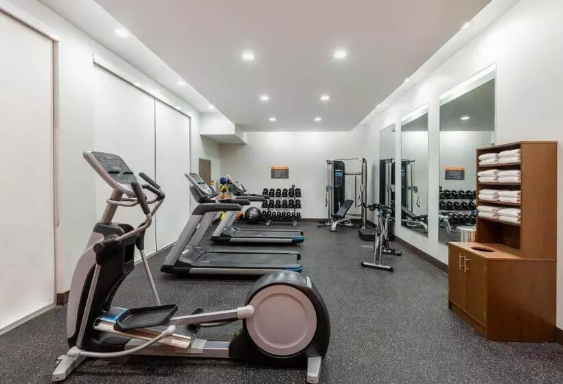 هتل La Quinta Inn & Suites By Wyndham Lafayette Oil Center
