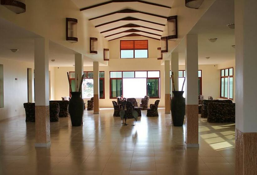 هتل Nyange Resort And Marina