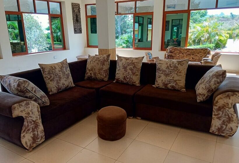 هتل Nyange Resort And Marina