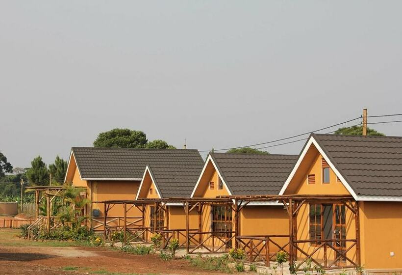 هتل Nyange Resort And Marina