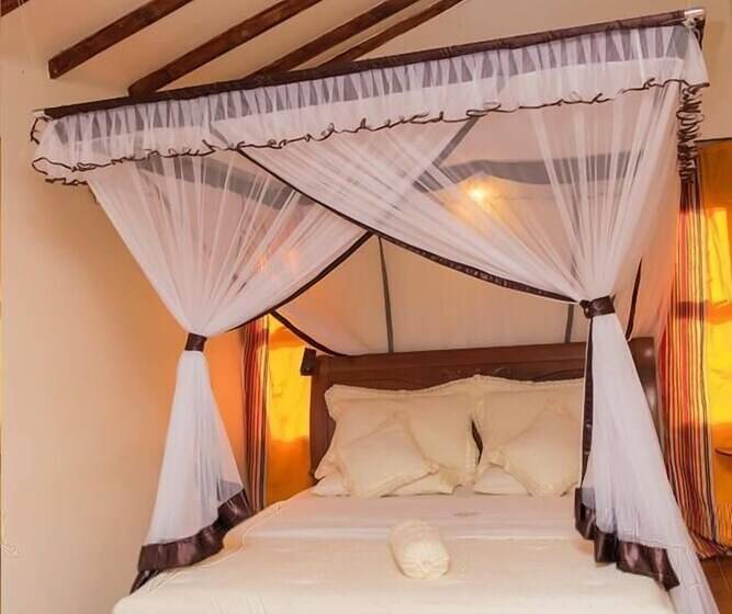 هتل Nyange Resort And Marina