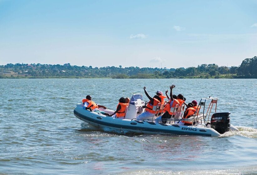 هتل Nyange Resort And Marina