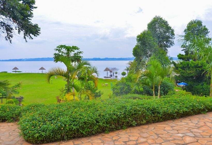 هتل Nyange Resort And Marina