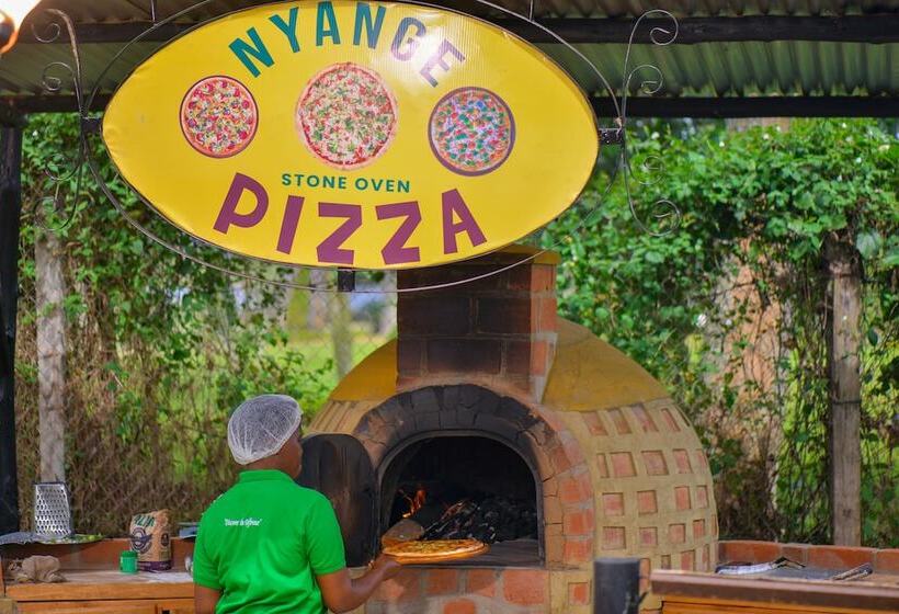 هتل Nyange Resort And Marina