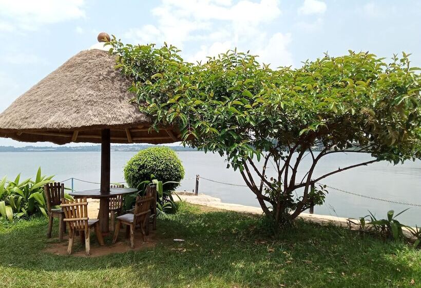 هتل Nyange Resort And Marina