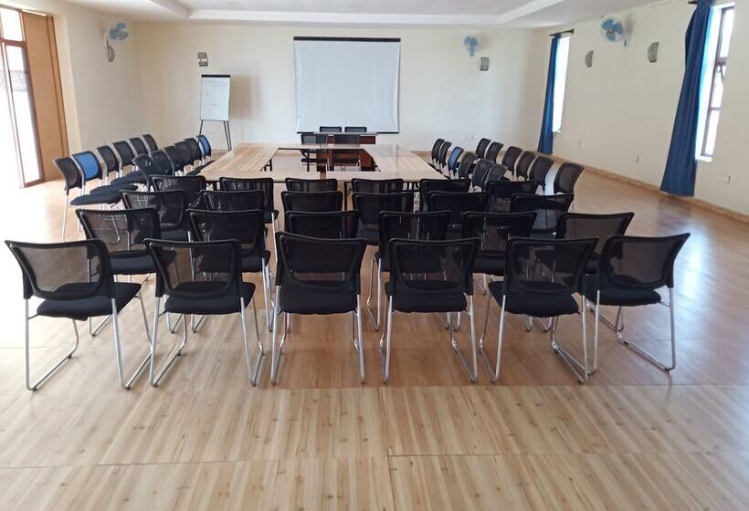 هتل Nyange Resort And Marina