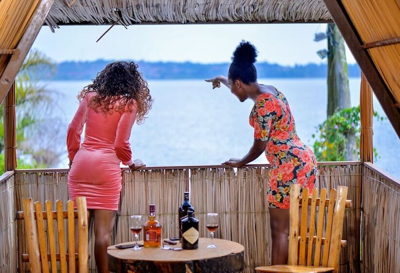 هتل Nyange Resort And Marina