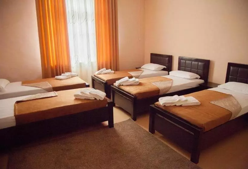 Platan Hostel