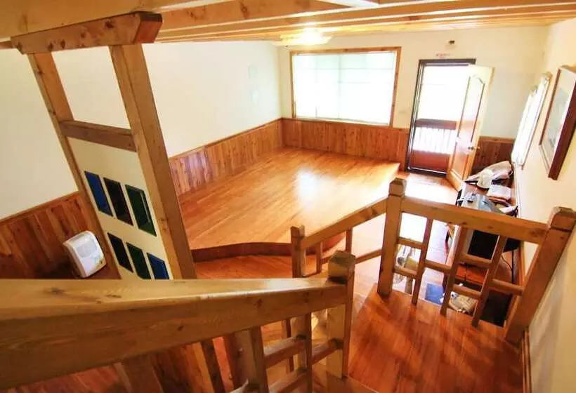 تختخواب و صبحانه Clst Hostel