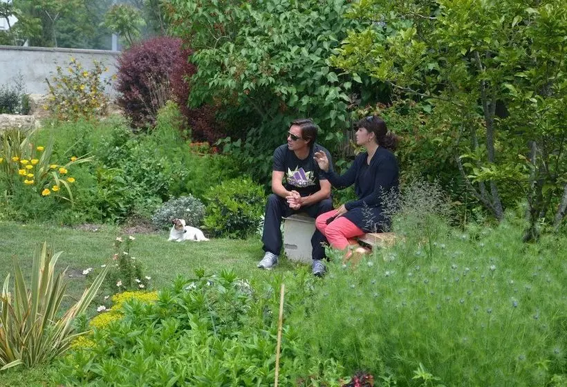 Aamiaismajoitus (B&B) Jardin De Marceau