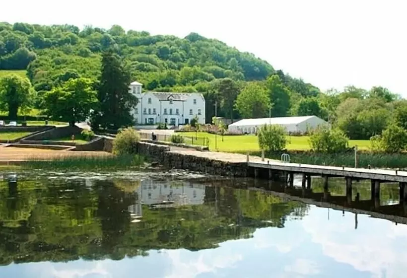 تختخواب و صبحانه Knockninny Country House & Marina