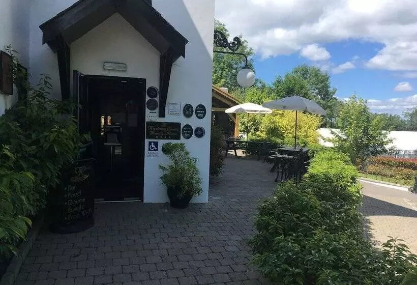 تختخواب و صبحانه Knockninny Country House & Marina