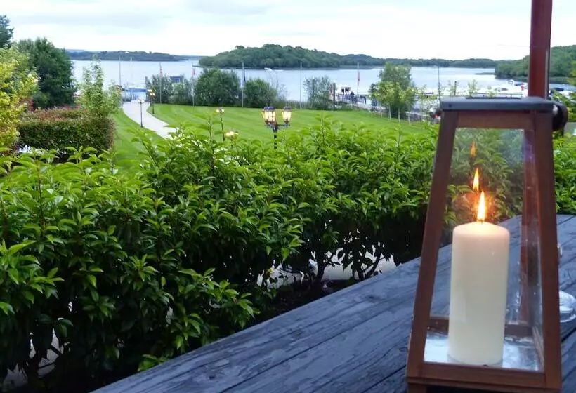 تختخواب و صبحانه Knockninny Country House & Marina