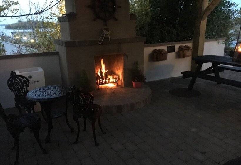 Bed and Breakfast Knockninny Country House & Marina