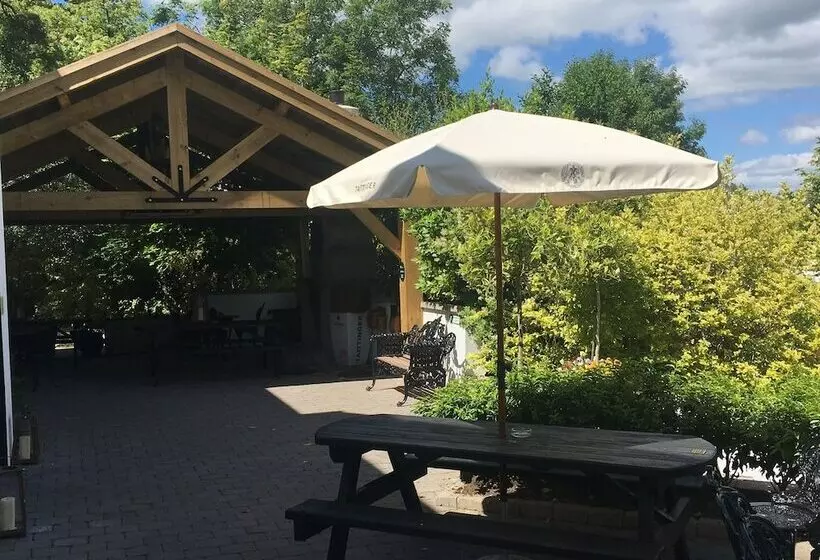 تختخواب و صبحانه Knockninny Country House & Marina