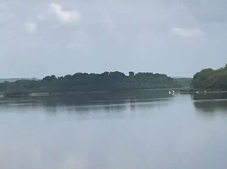 تختخواب و صبحانه Knockninny Country House & Marina