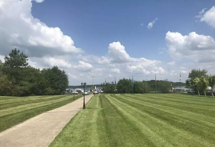 تختخواب و صبحانه Knockninny Country House & Marina