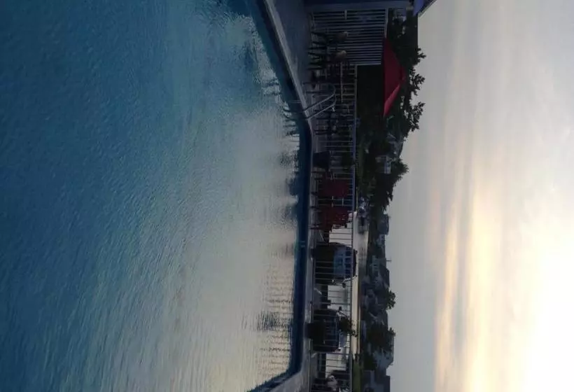 Fenwick Islander Motel