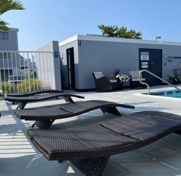 Fenwick Islander Motel