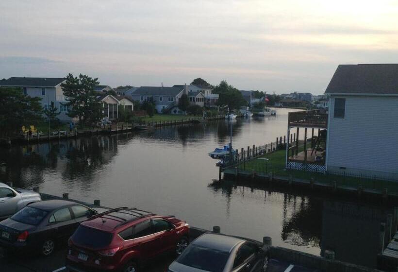 Fenwick Islander Motel