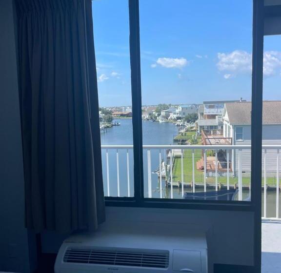 Fenwick Islander Motel