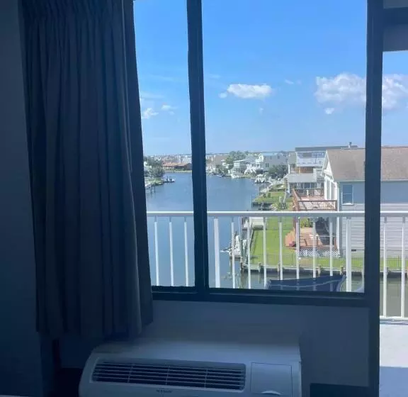 Fenwick Islander Motel