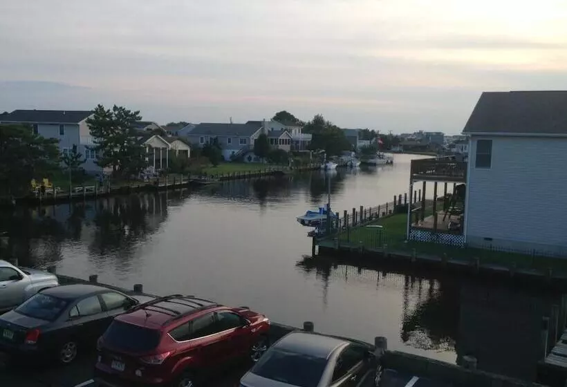 Fenwick Islander Motel