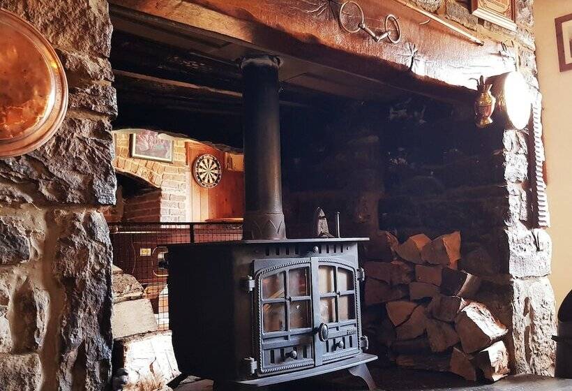 Хостел The Red Lion At Llanasa