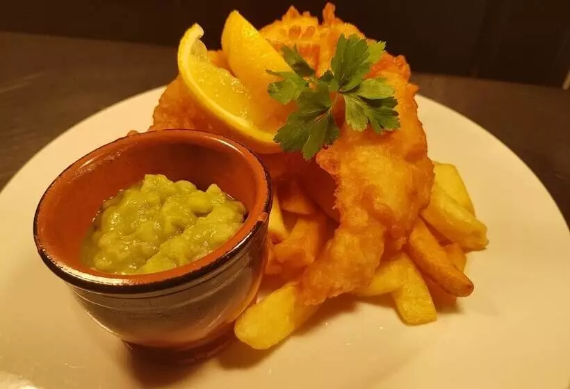 مسافرخانه The Red Lion At Llanasa