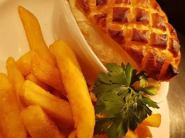 مسافرخانه The Red Lion At Llanasa